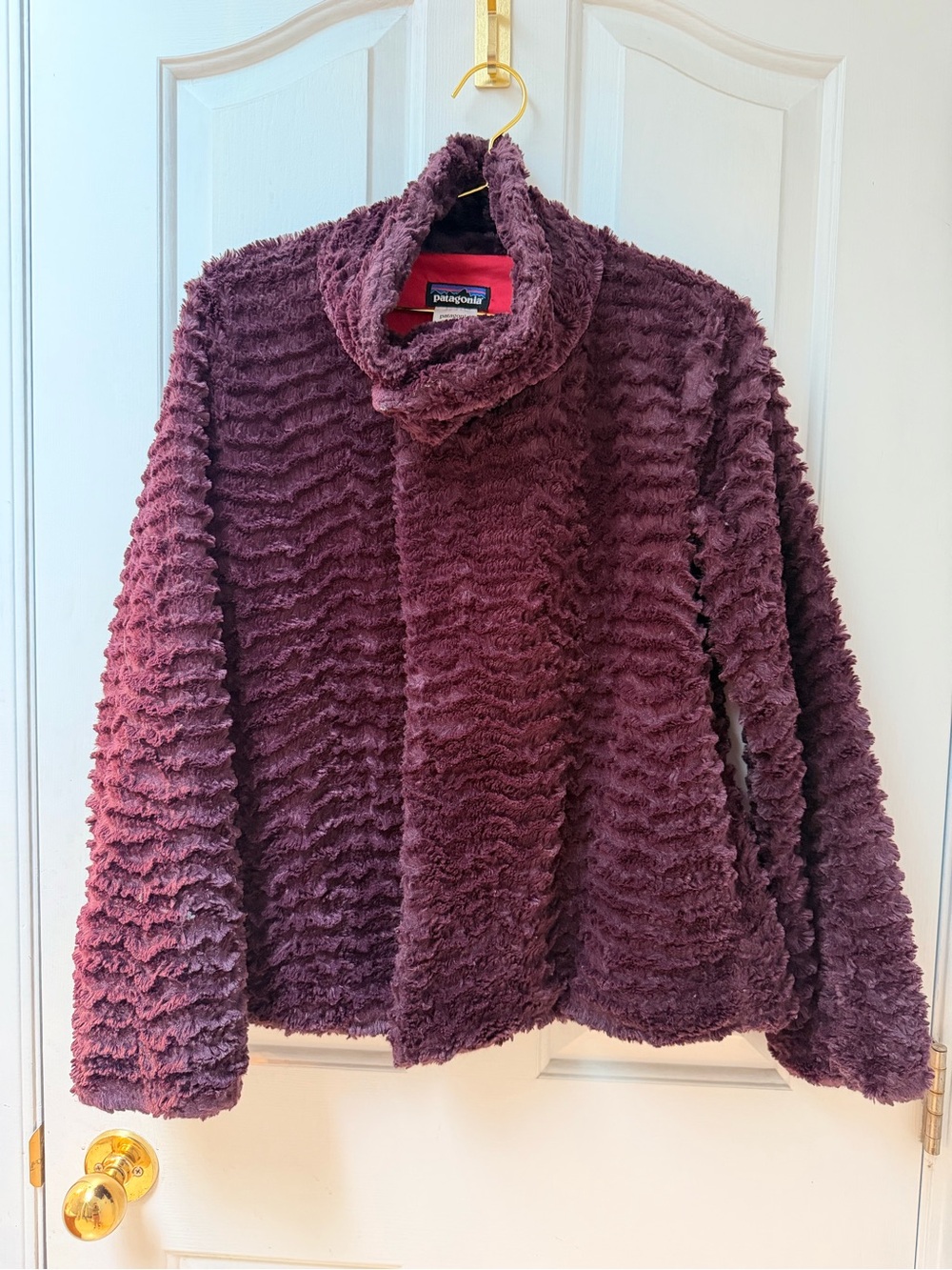 M Patagonia Women's Pelege Plush Fuzzy Jacket - Deep Burgundy